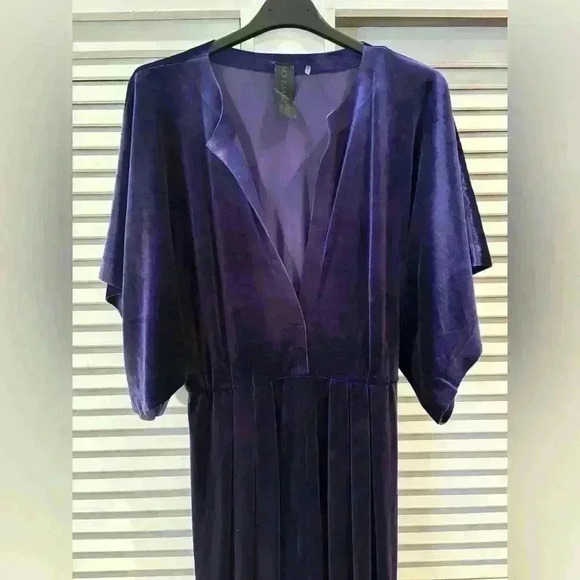NORMA KAMALI Rectangle Jog Velvet Jumpsuit In purple. - Picture 5 of 6